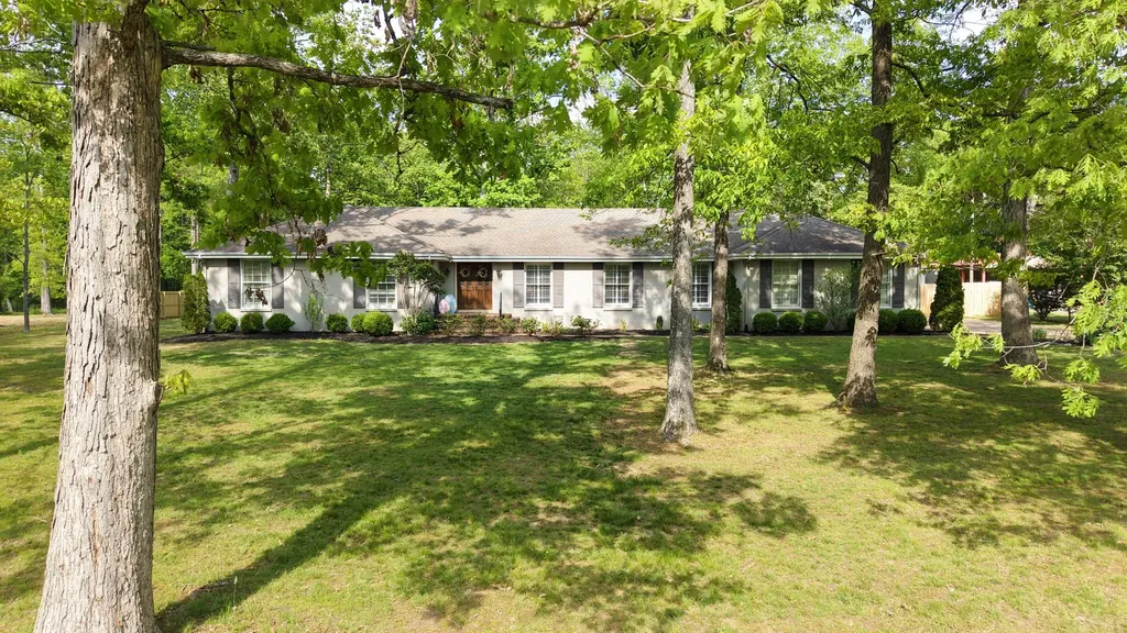 1506 Hillwood Circle Lafayette TN 37083