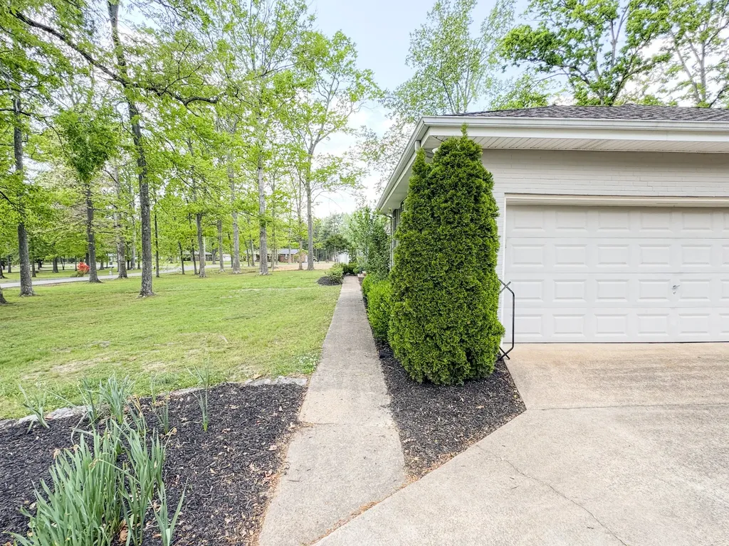 1506 Hillwood Circle Lafayette TN 37083