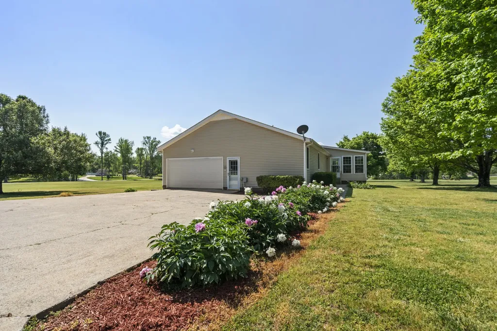 1010 Highway 48, S Dickson TN 37055