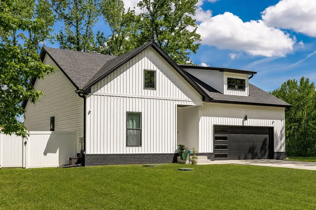 1885 Woodruff Avenue Greenbrier TN 37073