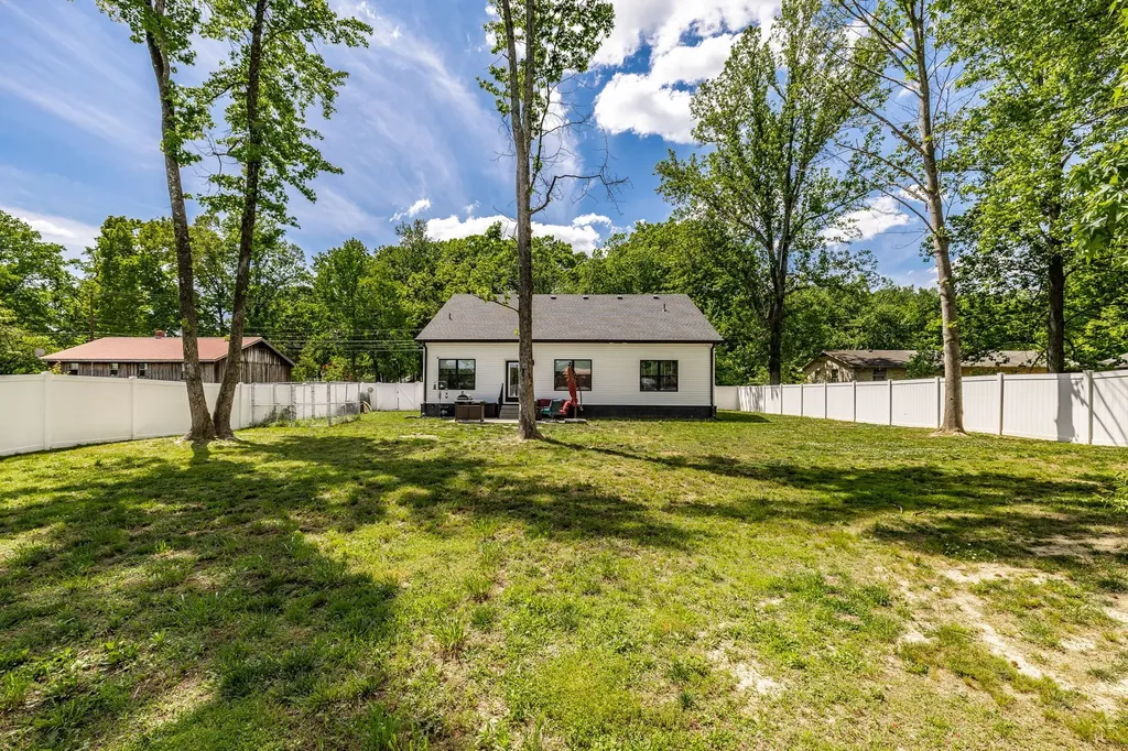 1885 Woodruff Avenue Greenbrier TN 37073
