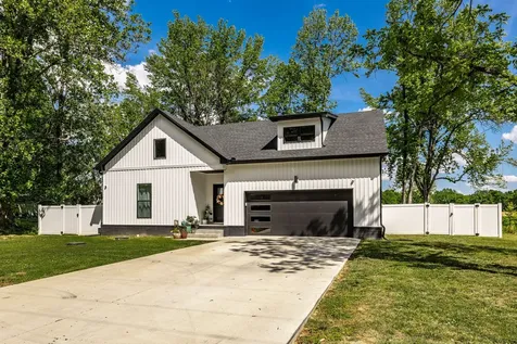 1885 Woodruff Avenue Greenbrier TN 37073