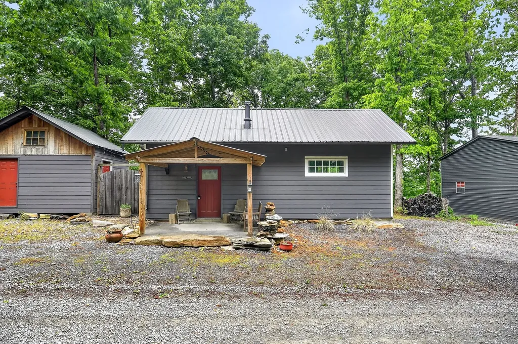 853 Rock Springs Road Celina TN 38551