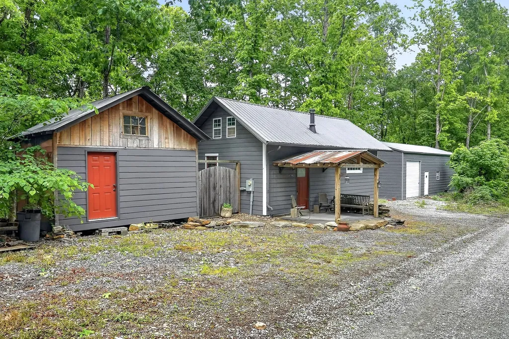 853 Rock Springs Road Celina TN 38551