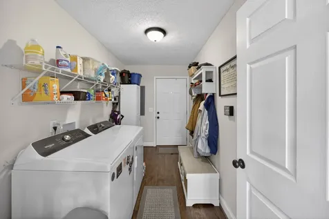 15501 Old Kentucky Road Walling TN 38587