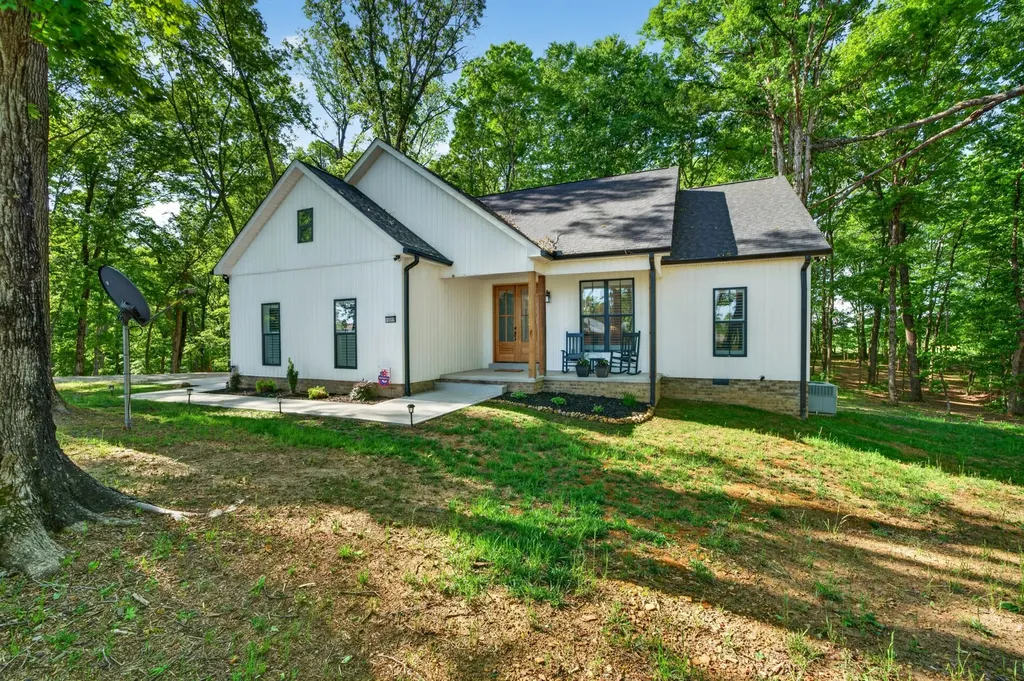 1222 Breeden Road Charlotte TN 37036