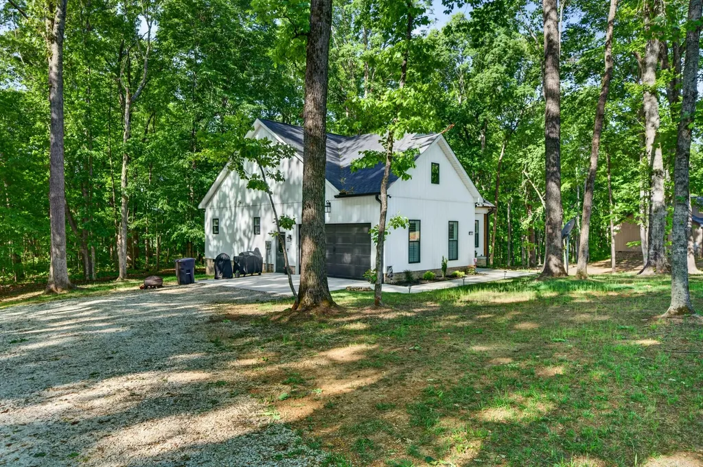 1222 Breeden Road Charlotte TN 37036