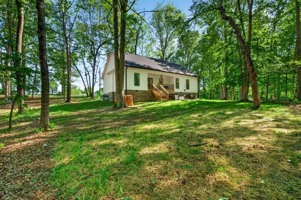 1222 Breeden Road Charlotte TN 37036
