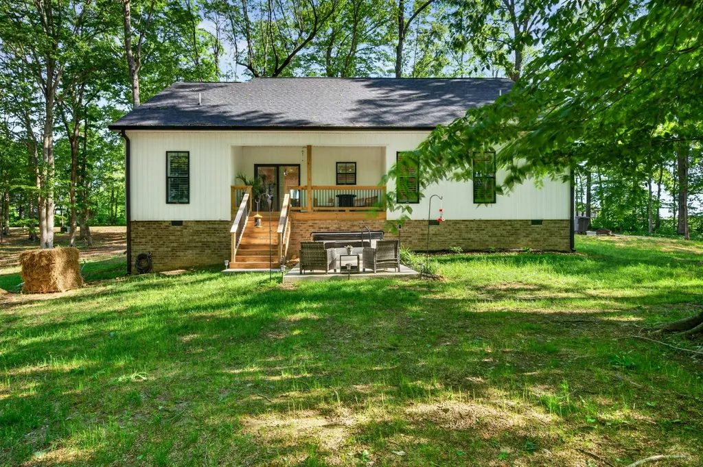1222 Breeden Road Charlotte TN 37036