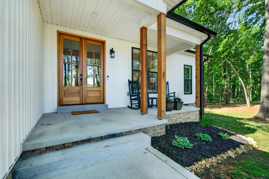 1222 Breeden Road Charlotte TN 37036