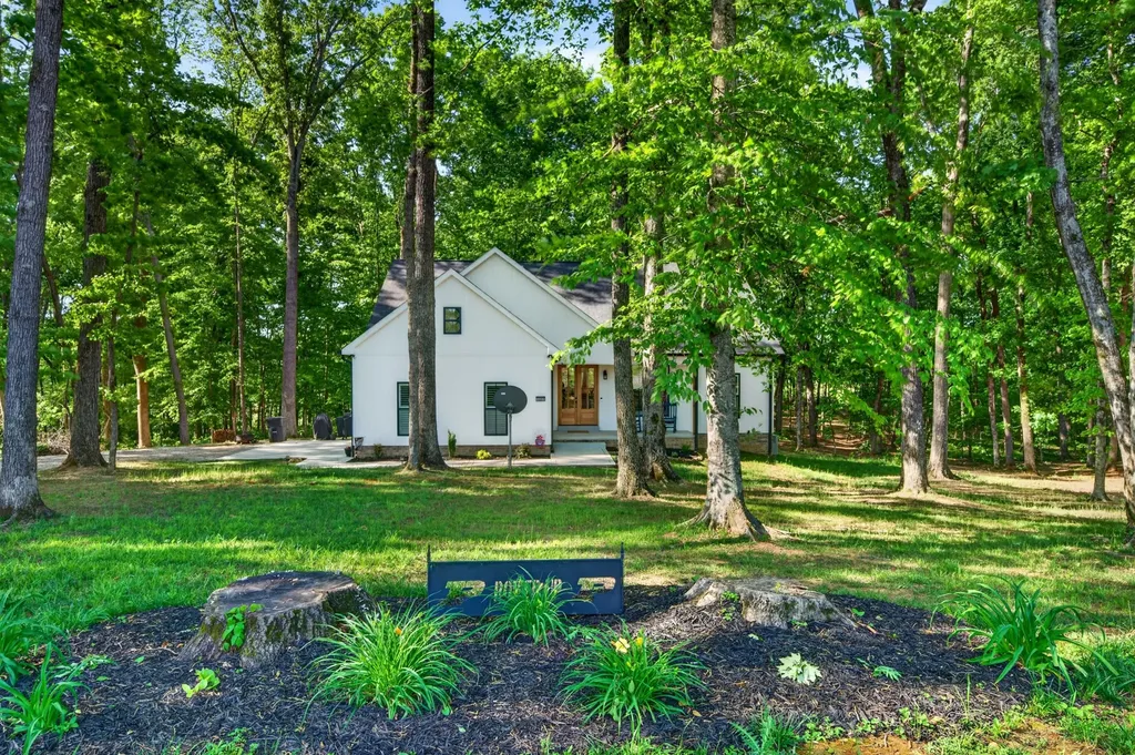 1222 Breeden Road Charlotte TN 37036