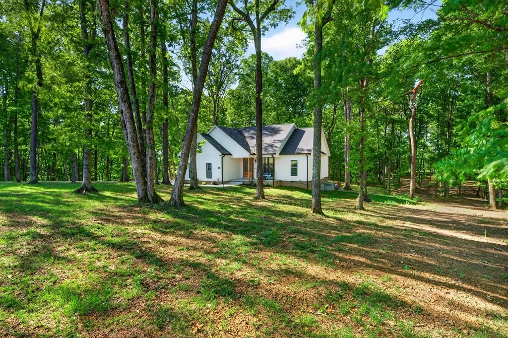 1222 Breeden Road Charlotte TN 37036