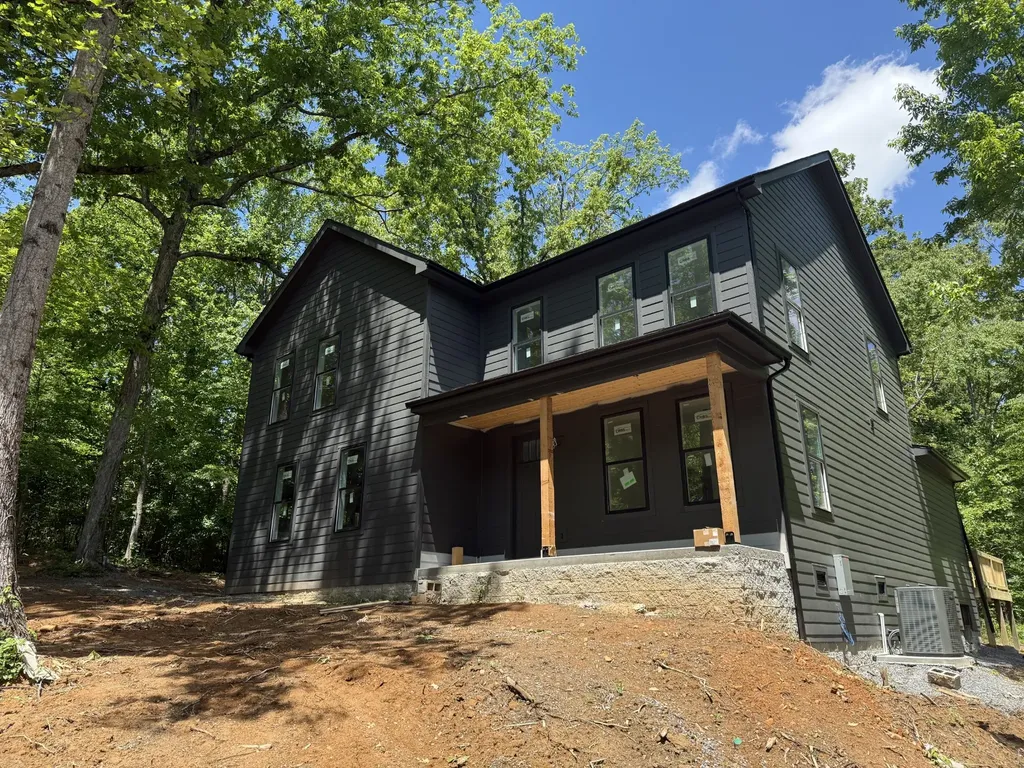10005 Forest Lane Bon Aqua TN 37025