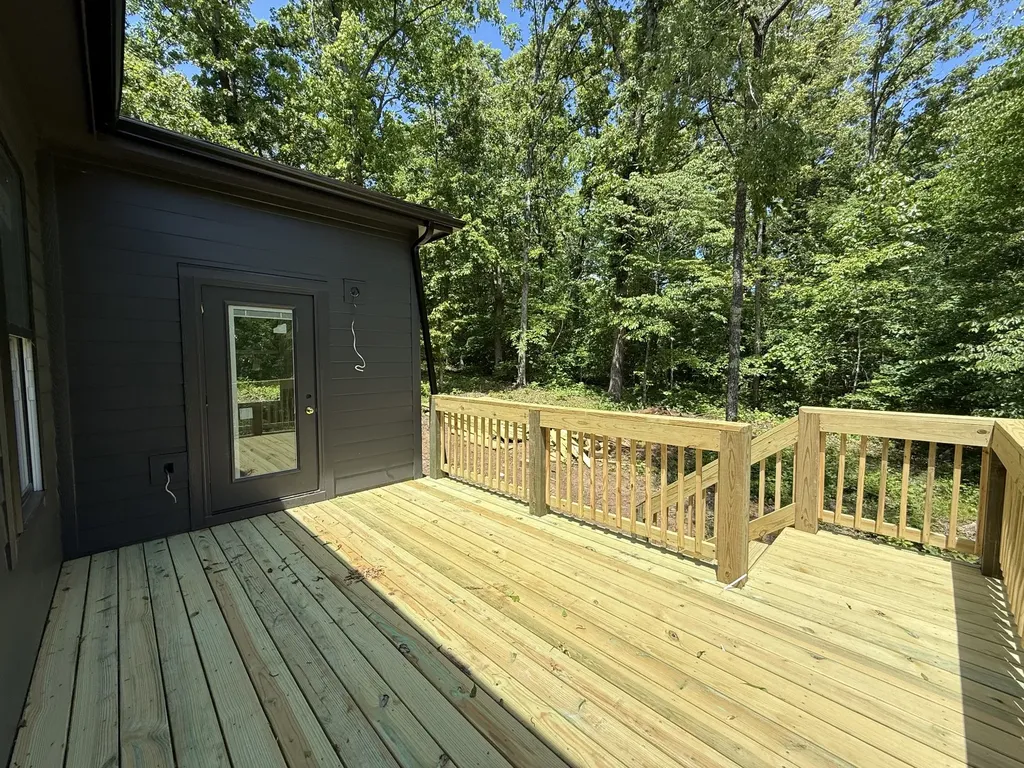 10005 Forest Lane Bon Aqua TN 37025