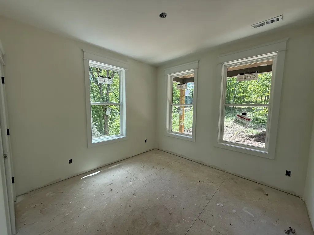 10005 Forest Lane Bon Aqua TN 37025