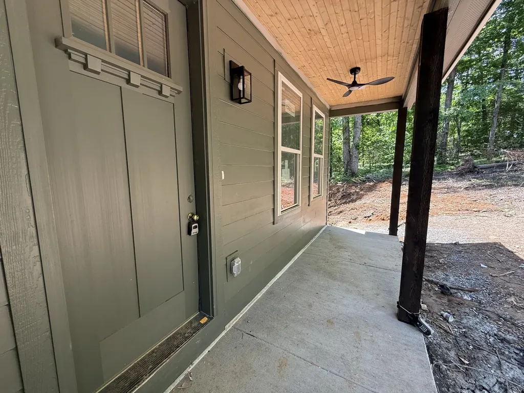 10022 Forest Lane Bon Aqua TN 37025