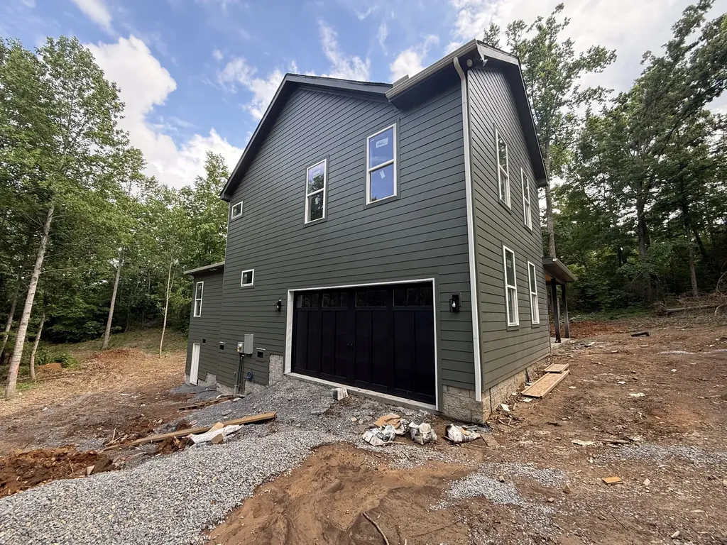 10022 Forest Lane Bon Aqua TN 37025