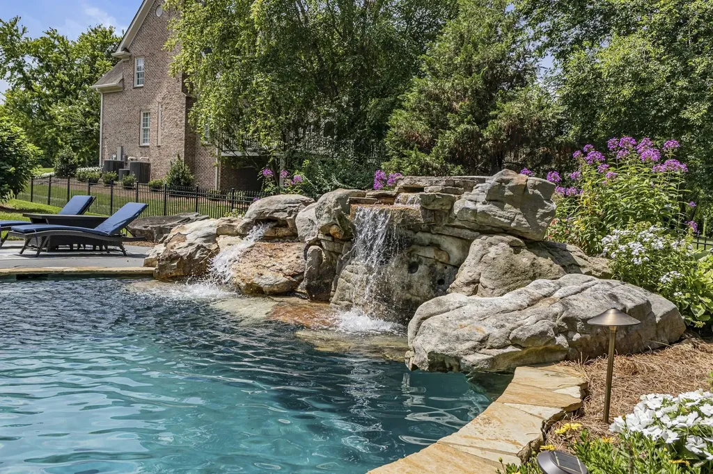 8218 Holly Road Brentwood TN 37027