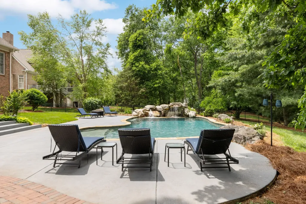 8218 Holly Road Brentwood TN 37027