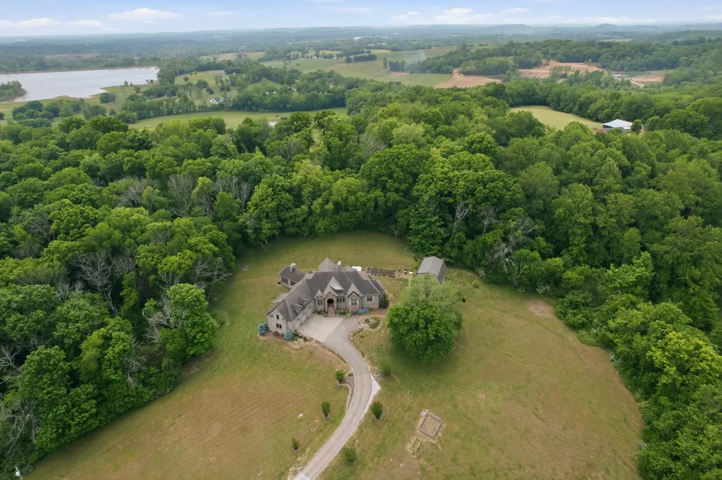 2160 Darks Mill Road Columbia TN 38401