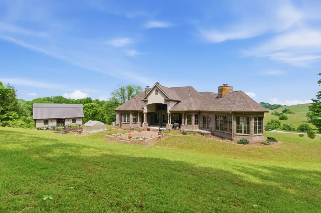 2160 Darks Mill Road Columbia TN 38401
