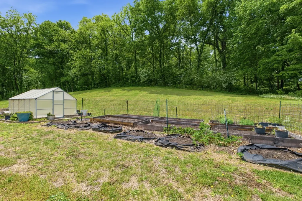 2160 Darks Mill Road Columbia TN 38401