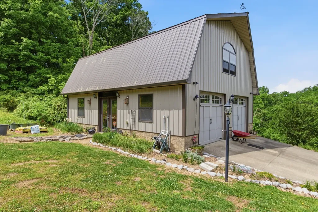 2160 Darks Mill Road Columbia TN 38401