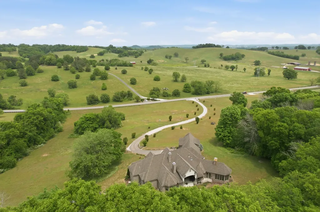 2160 Darks Mill Road Columbia TN 38401