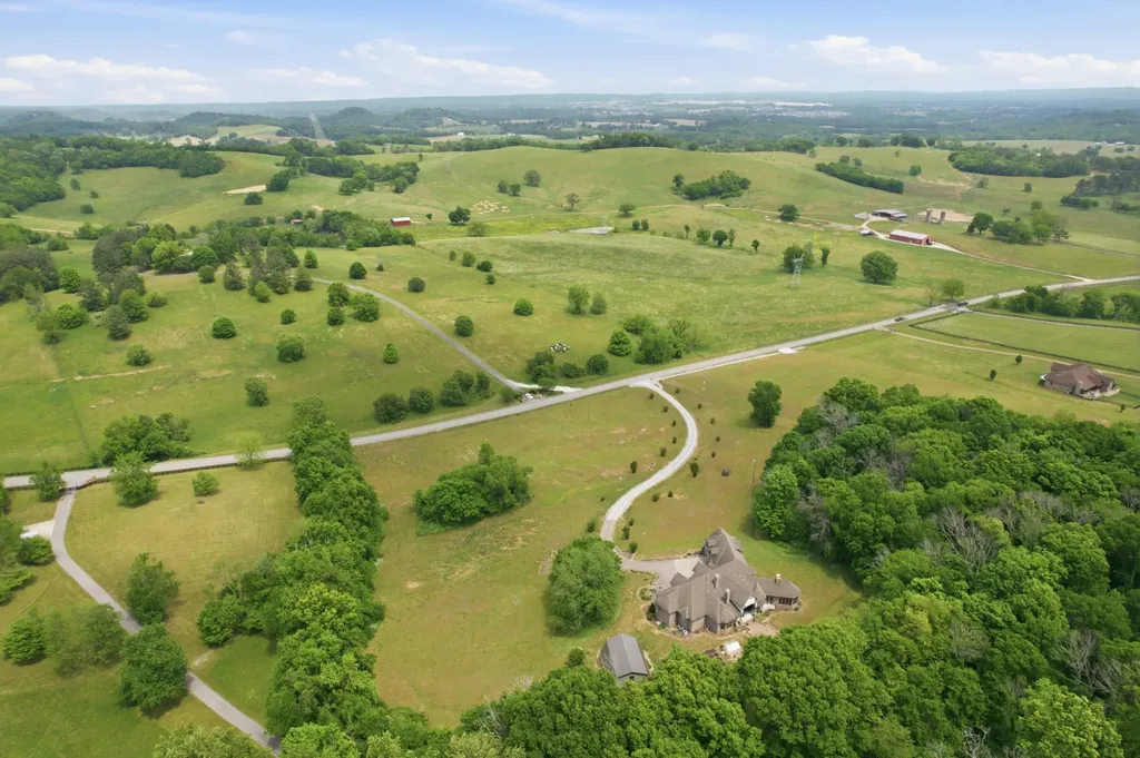 2160 Darks Mill Road Columbia TN 38401