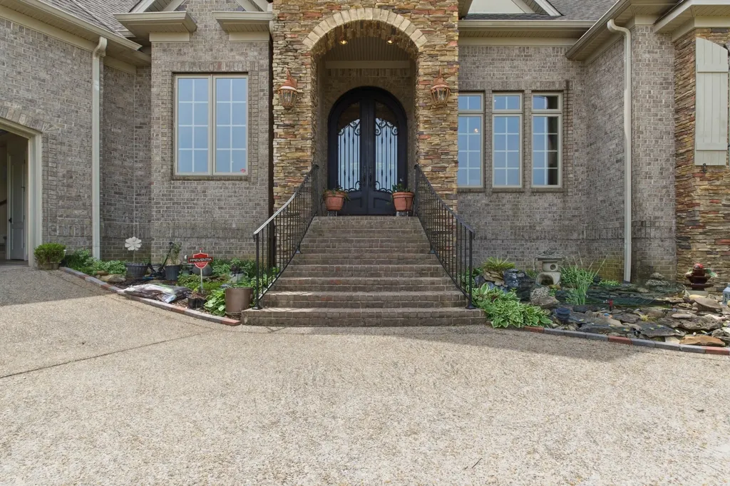 2160 Darks Mill Road Columbia TN 38401