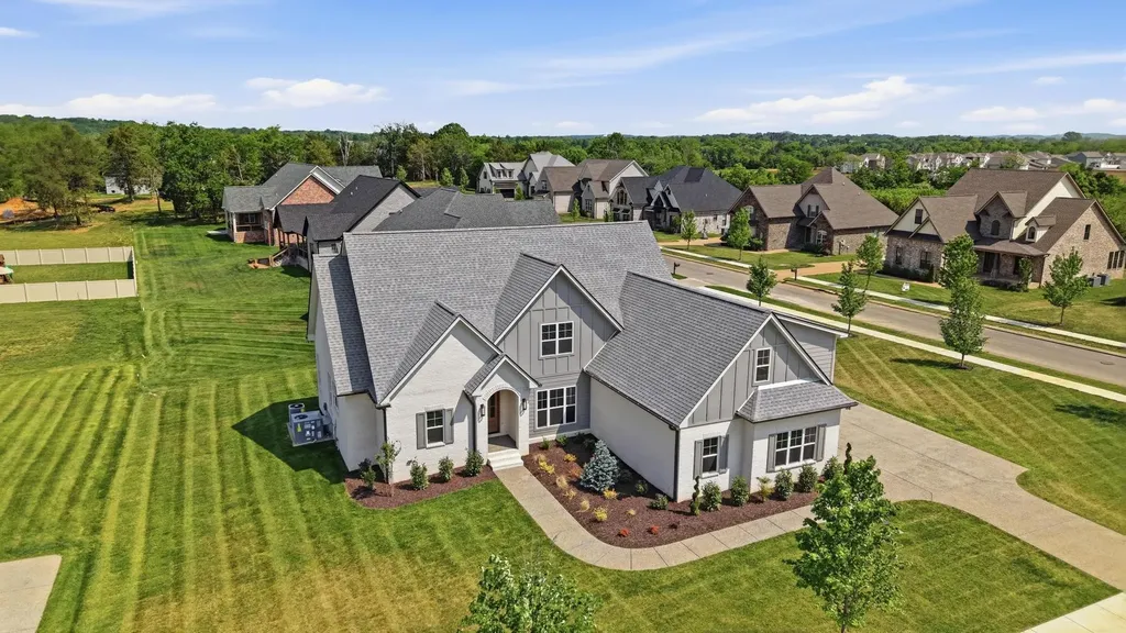 1005 Stone Creek Lane Lebanon TN 37087