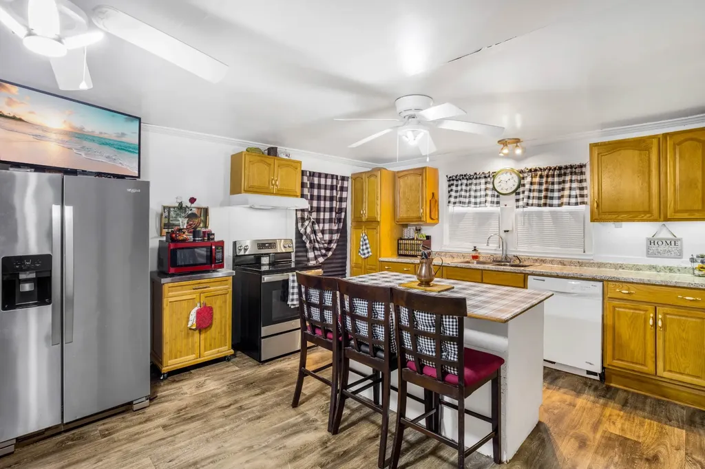2461 Old Greenbrier Pike Greenbrier TN 37073