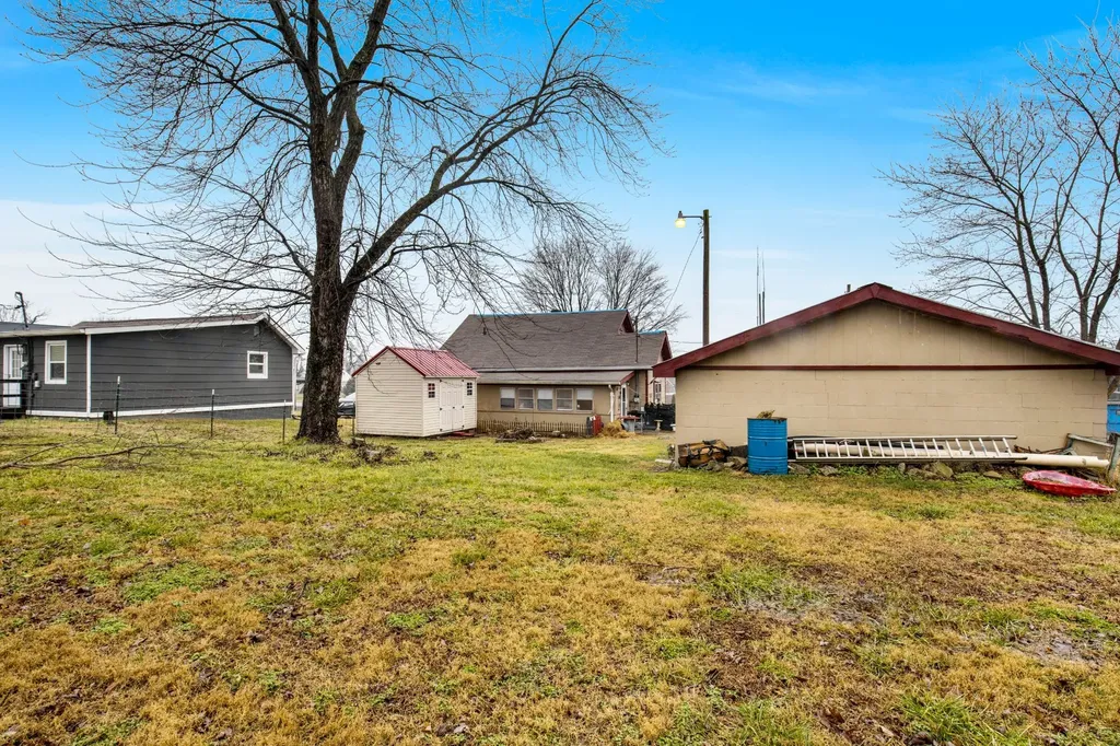 2461 Old Greenbrier Pike Greenbrier TN 37073