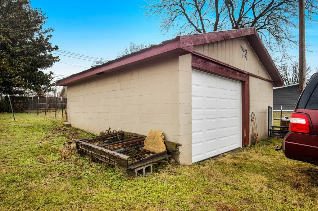 2461 Old Greenbrier Pike Greenbrier TN 37073