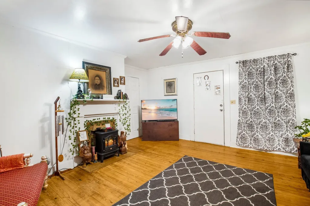 2461 Old Greenbrier Pike Greenbrier TN 37073