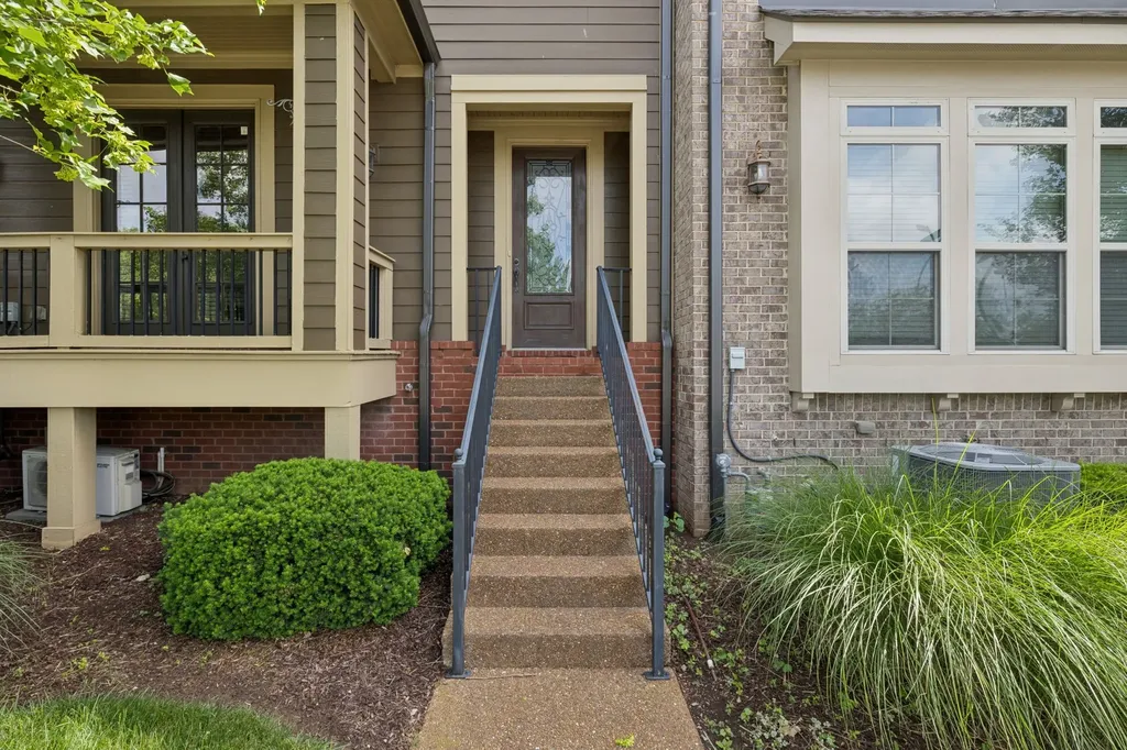 1102 Smokewood Way Nashville TN 37221