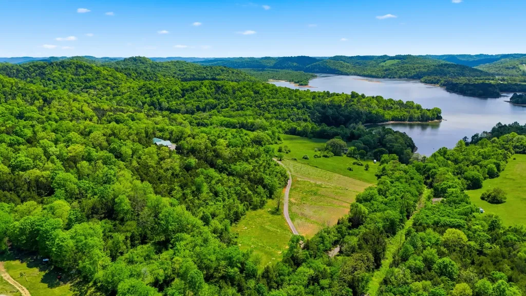 2699 Brooks Bend Lane Gainesboro TN 38562
