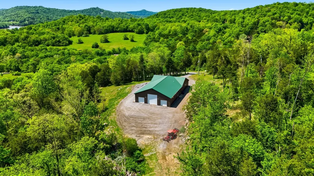 2699 Brooks Bend Lane Gainesboro TN 38562