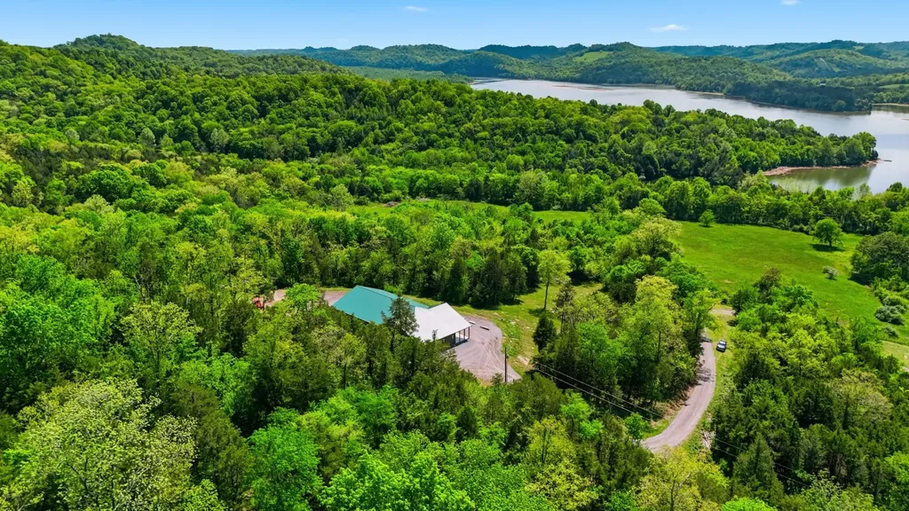 2699 Brooks Bend Lane Gainesboro TN 38562