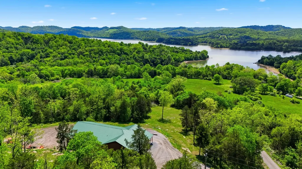 2699 Brooks Bend Lane Gainesboro TN 38562