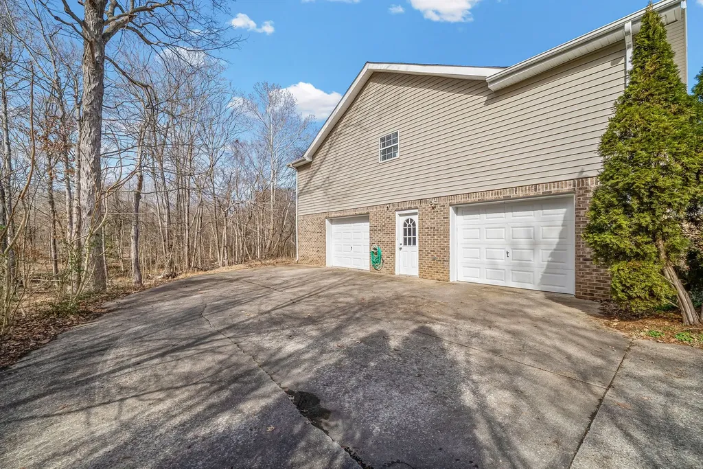 1315 Hand Drive Clarksville TN 37042