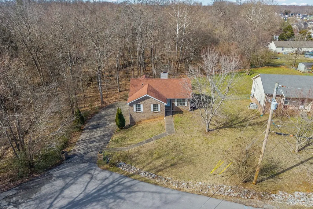 1315 Hand Drive Clarksville TN 37042