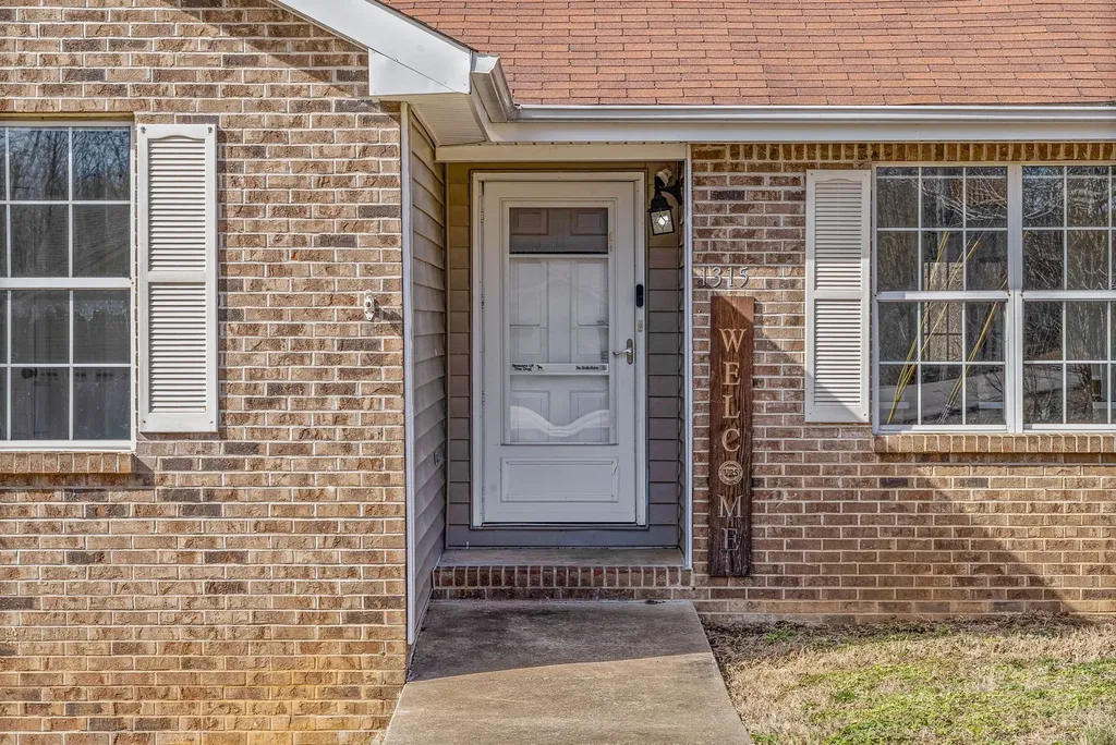 1315 Hand Drive Clarksville TN 37042