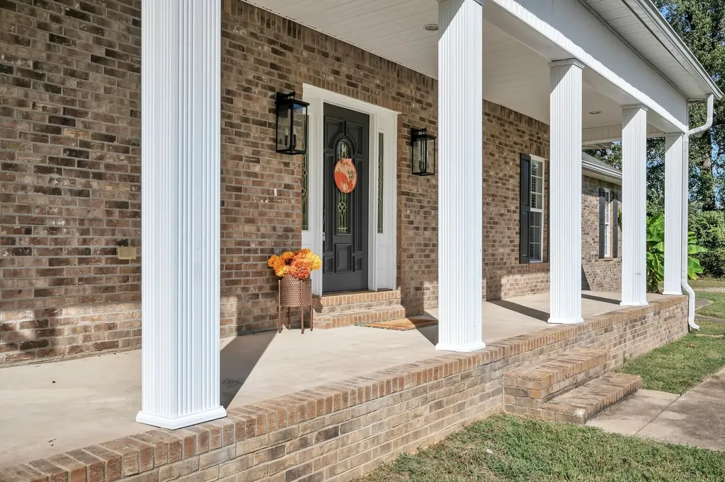 2044 Old Blacktop Road Mc Ewen TN 37101