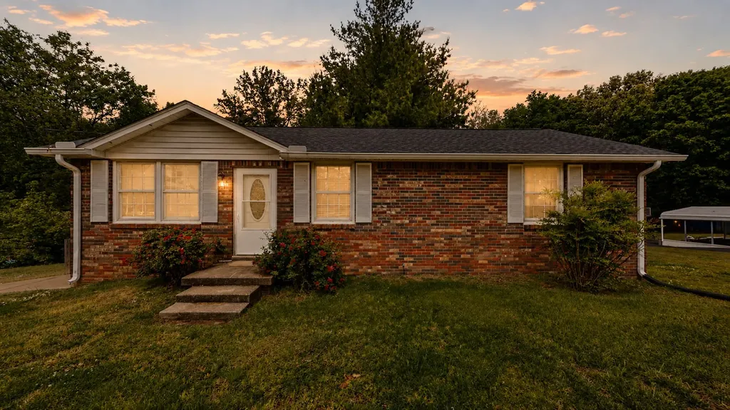 109 Phillips Street Charlotte TN 37036