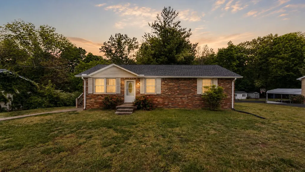 109 Phillips Street Charlotte TN 37036