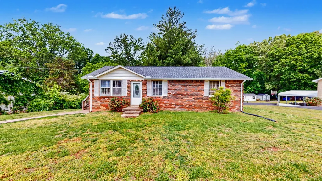 109 Phillips Street Charlotte TN 37036