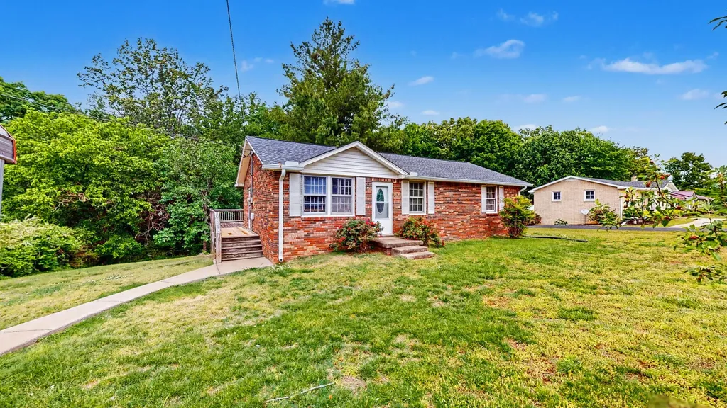 109 Phillips Street Charlotte TN 37036