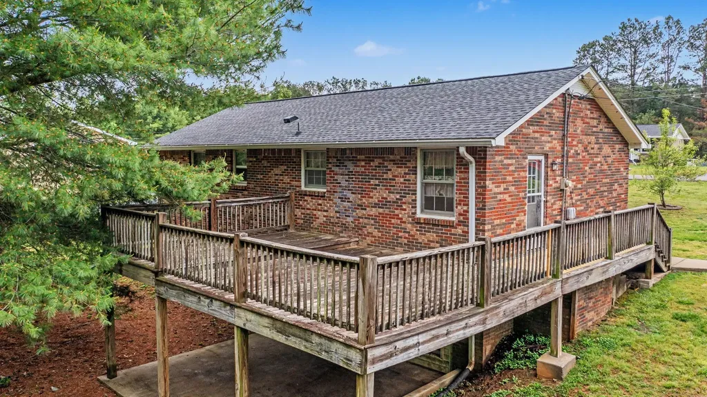109 Phillips Street Charlotte TN 37036