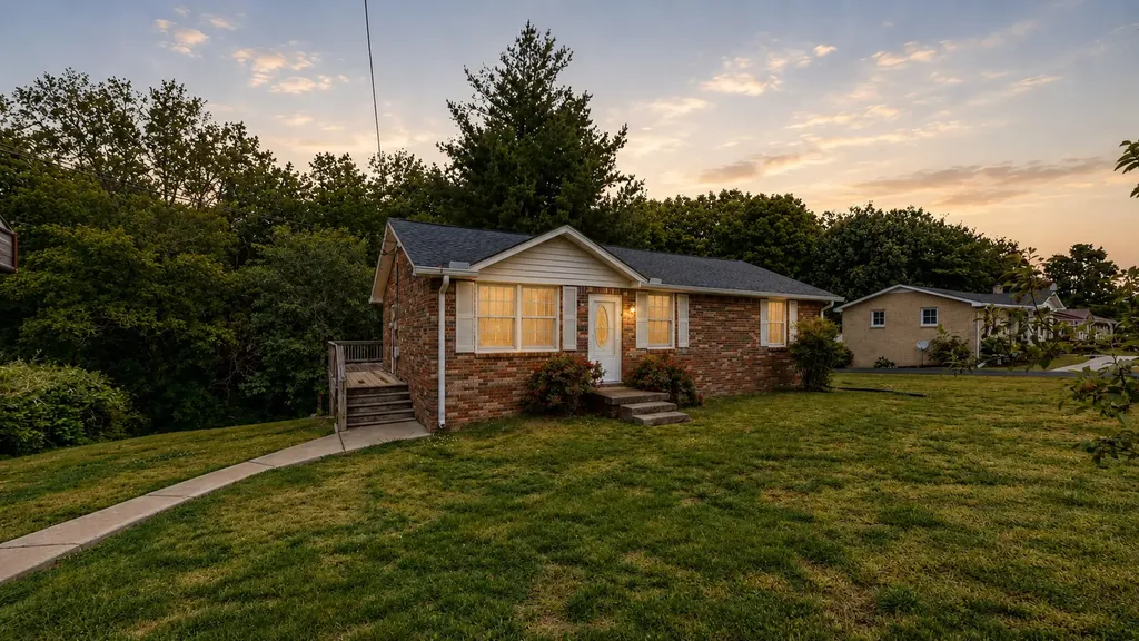 109 Phillips Street Charlotte TN 37036